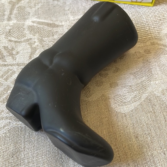 VTG Solid black glass 4” Western Cowboy boot figurine - Picture 7 of 7